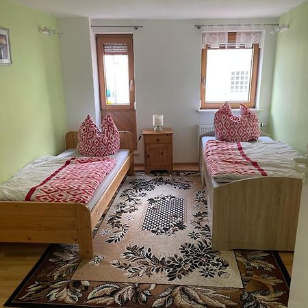 Super Grosse Ferienwohnung Fuer Bis Zu 5 Personen Owen Exterior photo